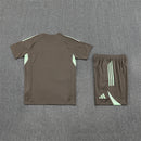 Real Madrid Trainingsset 25/26 Trikot und Shorts