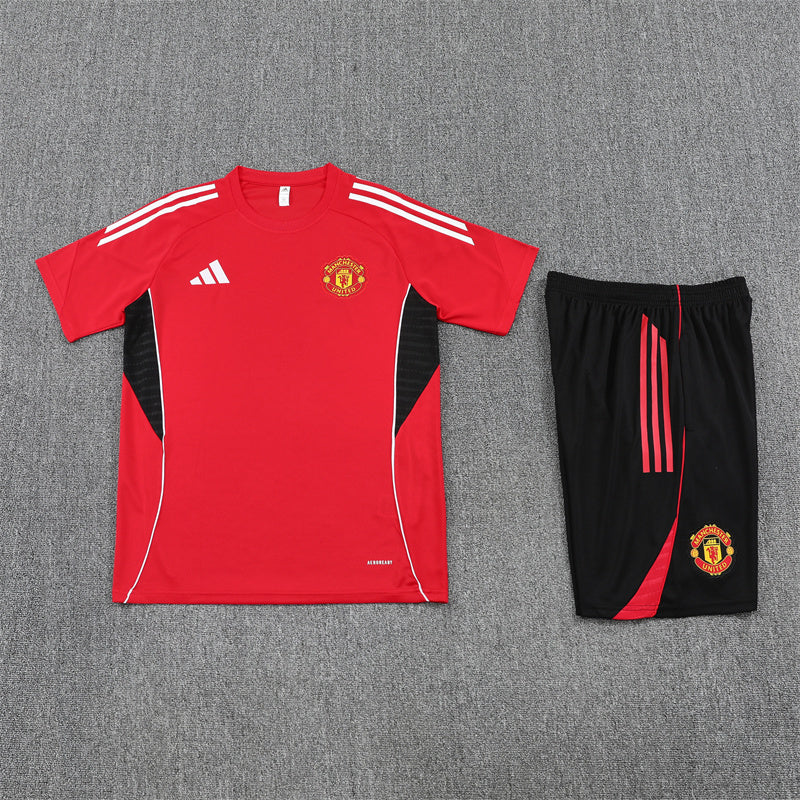 Manchester United Trainingsset 25/26 Trikot und Shorts
