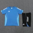 Adidas Set Herren Trikot und Shorts