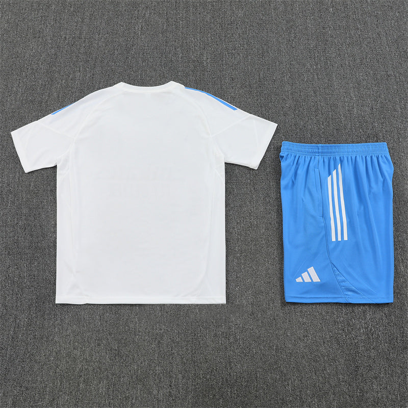 Real Madrid Trainingsset 25/26 Trikot und Shorts
