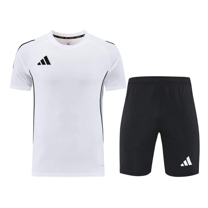 Adidas Set Herren Trikot und Shorts