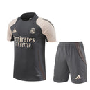 Real Madrid Trainingsset 25/26 Trikot und Shorts