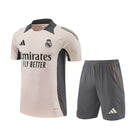 Real Madrid Trainingsset 25/26 Trikot und Shorts