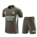 Real Madrid Trainingsset 25/26 Trikot und Shorts