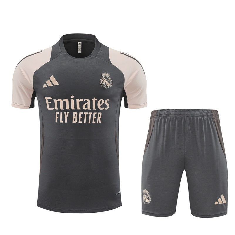 Real Madrid Trainingsset 25/26 Trikot und Shorts