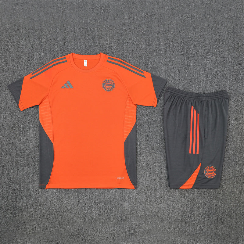 Bayern München Trainingsset 25/26 Trikot und Shorts