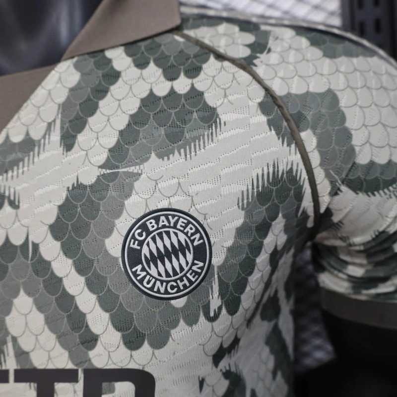 Bayern München Spezialedition 25/26 Herren Spieler-Version Poloshirt