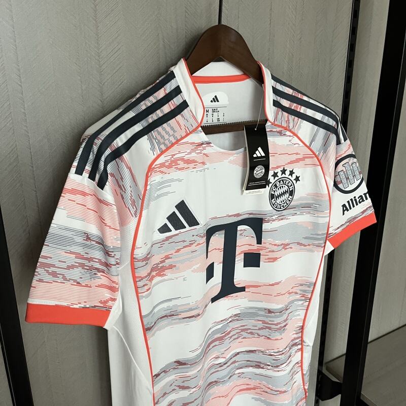 Bayern München Auswärtstrikot 25/26 Herren Fantrikot