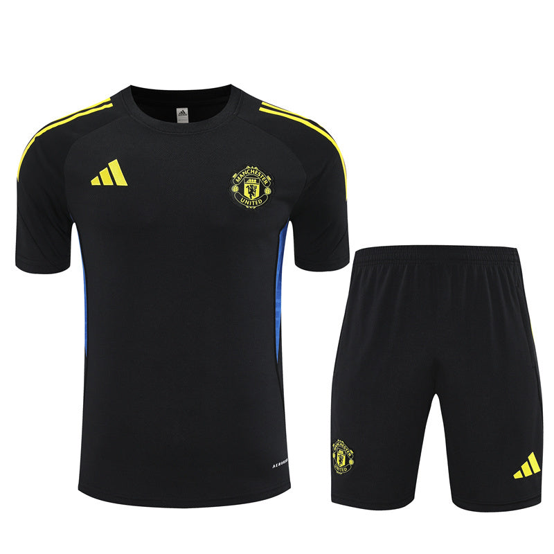 Manchester United Trainingsset 25/26 Trikot und Shorts