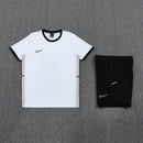 Nike Set Herren Trikot und Shorts