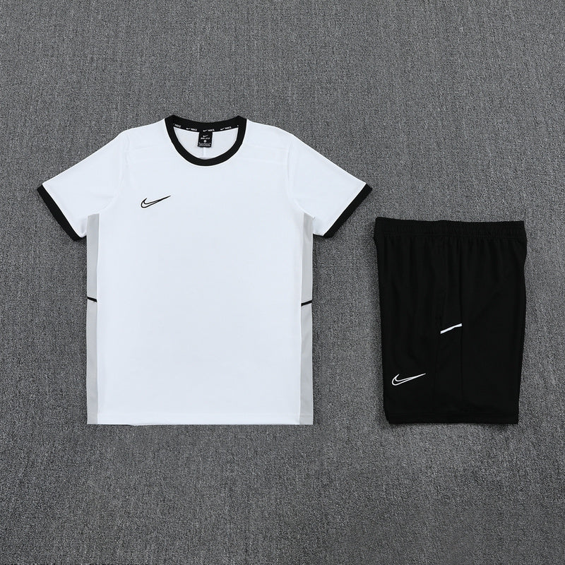 Nike Set Herren Trikot und Shorts