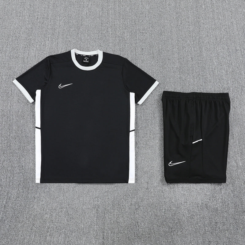 Nike Set Herren Trikot und Shorts
