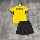 Shop des Spielers, Borussia Dortmund Kinder-Set 26/27, BVB Heimtrikot Kinder, Borussia Dortmund Trikot und Shorts, BVB Fußballtrikot 2027, Borussia Dortmund Kinder-Set Gelb Schwarz, Fußball-Shop BVB, Kinder-Trikot Borussia Dortmund, BVB 26/27 Kollektion, Fußball Fan-Set Borussia Dortmund, Sportbekleidung Kinder BVB.