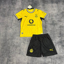 Shop des Spielers, Borussia Dortmund Kinder-Set 26/27, BVB Heimtrikot Kinder, Borussia Dortmund Trikot und Shorts, BVB Fußballtrikot 2027, Borussia Dortmund Kinder-Set Gelb Schwarz, Fußball-Shop BVB, Kinder-Trikot Borussia Dortmund, BVB 26/27 Kollektion, Fußball Fan-Set Borussia Dortmund, Sportbekleidung Kinder BVB.