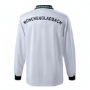 Detailaufnahme des historischen BMG Vereinswappens auf dem 95/96 Retro Trikot.