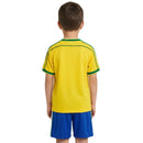 Shop des Spielers, Brasilien Kinder-Set 1998, Brasilien Trikot Kinder Retro, Brasilien Heimtrikot Kinder, Brasilien Shorts Kinder, Fußball Trikot Brasilien gelb, Brasilien 98 Trikot Kinder, Seleção Kinder-Set Retro, Fußball-Shop Brasilien, Brasilien Retro-Kollektion Kinder, Brasilien Set Trikot und Shorts 98, Brasilien Kindertrikot gelb.