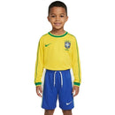 Shop des Spielers, Brasilien Kinder-Set 1998, Brasilien Trikot Kinder Langarm, Brasilien Heimtrikot Retro, Brasilien Shorts Kinder, Fußball Trikot Brasilien gelb, Brasilien 98 Trikot Kinder, Seleção Kinder-Set Retro, Fußball-Shop Brasilien, Brasilien Retro-Kollektion Kinder, Brasilien Set Langarm Trikot, Brasilien Kindertrikot 98.