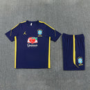 Brasilien Trainingsset Jordan 2026 2027 Herren marineblau Trikot und Shorts 1.1 Premium Qualität Shop des Spielers Seleção Jordan Gear, Brasilien Jordan Trainingsset, Brazil Jordan Kit 2026, Brasilien Trikot marineblau, Jordan Fußballbekleidung, 1.1 Qualität Brasilien, Seleção Fanshop Deutschland, Jordan Jumpman Trikot Brasilien, Fußball Set Herren blau.
