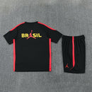 Brasilien Trainingsset Jordan 2026 2027 Herren schwarz Trikot und Shorts 1.1 Premium Qualität Shop des Spielers CBF Jordan Gear Black Gold, Brasilien Jordan Trainingsset, Brazil Jordan Kit 2026, Brasilien Trikot schwarz gold, Jordan Fußballbekleidung, 1.1 Qualität Brasilien, Seleção Fanshop, Jordan Jumpman Trikot Brasilien, Fußball Set Herren schwarz.