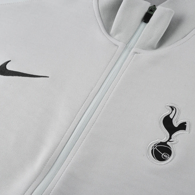 chándal Nike Tottenham 24/25, chándal Tottenham gris, ropa deportiva Tottenham, chándal Nike 2024, chándal Tottenham oficial, chándal Nike Tottenham Hotspur, chándal Nike con logo Tottenham, chándal Tottenham 2023, chándal Dri-FIT Tottenham, chándal Tottenham 2024, ropa deportiva fútbol Tottenham, chándal Nike deportivo, chándal Tottenham original, chándal cómodo Tottenham, chándal moderno Tottenham, chándal Nike hombre, chándal Nike mujer, chándal Tottenham elegante.