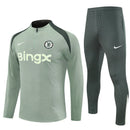 Shop des Spielers, Chelsea Trainingsanzug 25/26, Chelsea Jacke Hellgrau, Chelsea Hose Grau, Fußball Trainingsanzug Chelsea, Blues Kollektion 2026, Trainingsanzug Herren Grau, Chelsea Fan-Shop, Chelsea Training 2026, Fußball-Fanartikel, FC Chelsea Trainingskleidung, Trainingsset 2025.