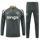 Shop des Spielers, Chelsea Trainingsanzug 25/26, Chelsea Jacke Grau, Chelsea Hose Grau, Fußball Trainingsanzug Chelsea, Blues Kollektion 2026, Trainingsanzug Herren Grau, Chelsea Fan-Shop, Chelsea Training 2026, Fußball-Fanartikel, FC Chelsea Trainingskleidung, Trainingsset 2025, Chelsea Grau-Set.