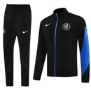 Shop des Spielers, Chelsea Trainingsanzug 25/26, Chelsea Jacke Schwarz Blau, Chelsea Hose Schwarz Blau, Fußball Trainingsanzug Chelsea, Blues Kollektion 2026, Trainingsanzug Herren Schwarz Blau, Chelsea Fan-Shop, Chelsea Training 2026, Fußball-Fanartikel, FC Chelsea Trainingskleidung, Trainingsset 2025.