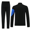Shop des Spielers, Chelsea Trainingsanzug 25/26, Chelsea Jacke Schwarz Blau, Chelsea Hose Schwarz Blau, Fußball Trainingsanzug Chelsea, Blues Kollektion 2026, Trainingsanzug Herren Schwarz Blau, Chelsea Fan-Shop, Chelsea Training 2026, Fußball-Fanartikel, FC Chelsea Trainingskleidung, Trainingsset 2025.