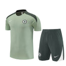 Chelsea FC Trainingsset 2025 2026 Herren graues Trikot graue Shorts 1.1 Premium Qualität Shop des Spielers Chelsea Workout Gear Grey, Chelsea Trainingsset 2025 grau, Chelsea Trikot grau, CFC Shorts grau, Chelsea FC Trikot 25/26, Fußball Trainingsset Herren grau, 1.1 Qualität Chelsea, London Fußball Training, Chelsea Fanshop Deutschland, Fußball Set grau Chelsea.