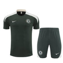 Chelsea FC Trainingsset 2025 2026 schwarzes Trikot schwarze Shorts 1.1 Premium Qualität Shop des Spielers Chelsea Training Kit Black, Chelsea Trainingsset 2025, Chelsea Trikot schwarz, Chelsea Shorts schwarz, Chelsea FC Trikot 25/26, Fußball Trainingsset Herren schwarz, 1.1 Qualität Chelsea, London Fußball Training, Chelsea Fanshop Deutschland, Fußball Set schwarz Chelsea.
