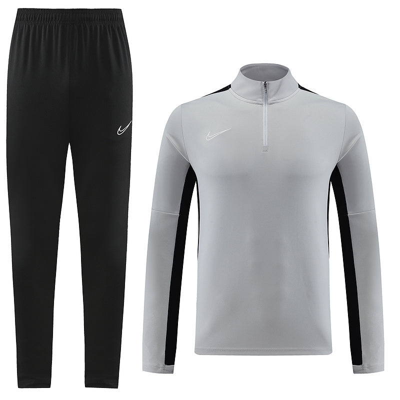 Herren-Trainingsanzug mit Jacke und Hose von Nike