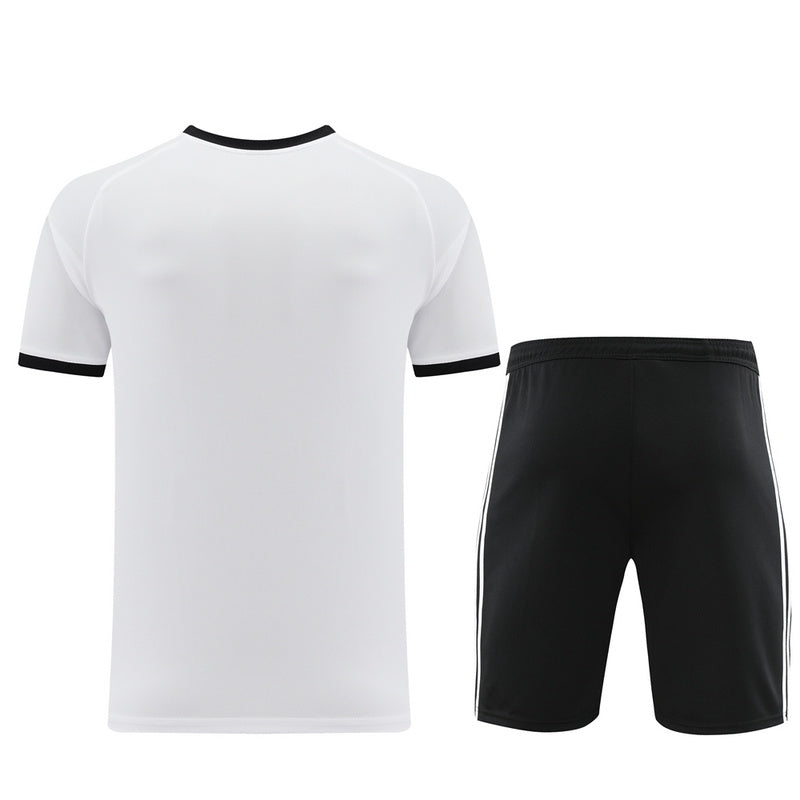 Adidas Set Herren Trikot und Shorts