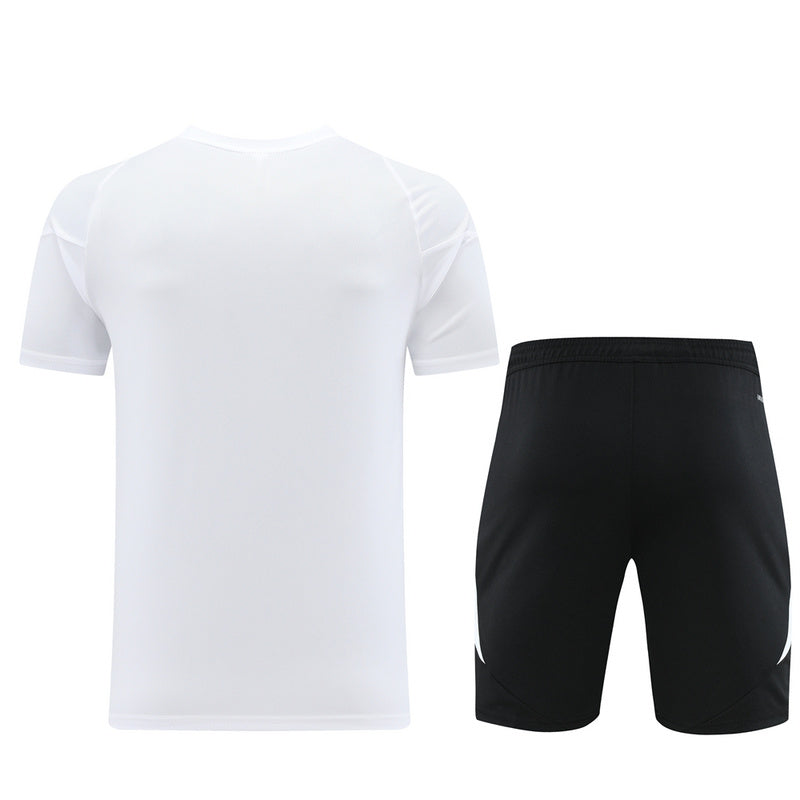 Adidas Set Herren Trikot und Shorts