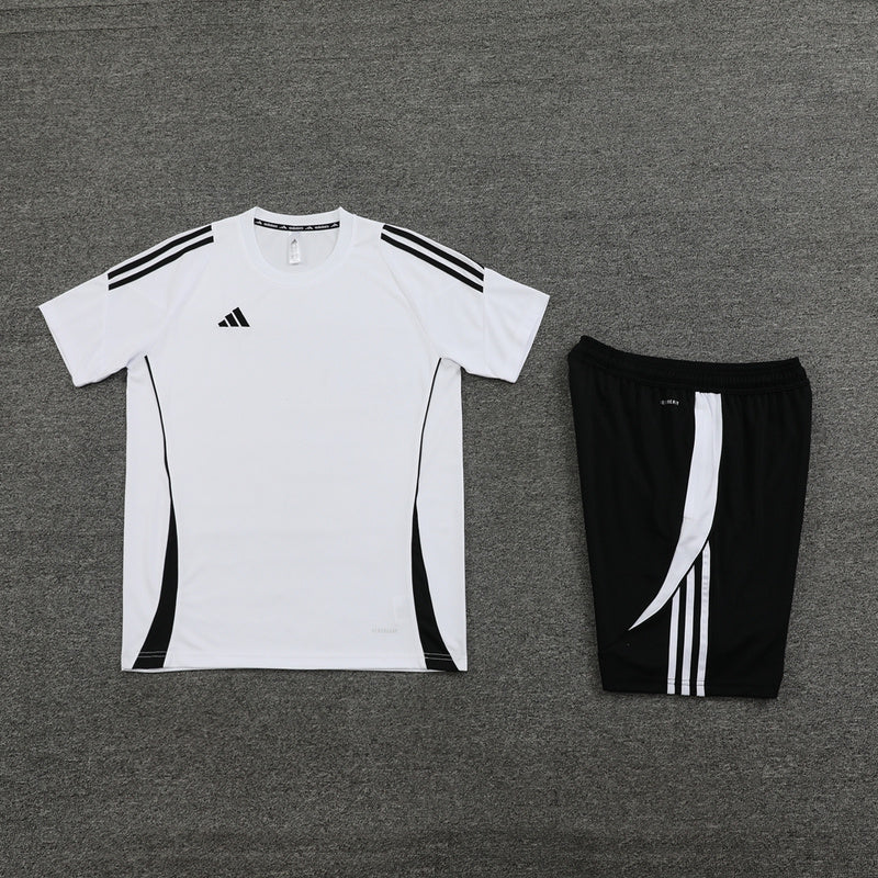Adidas Set Herren Trikot und Shorts