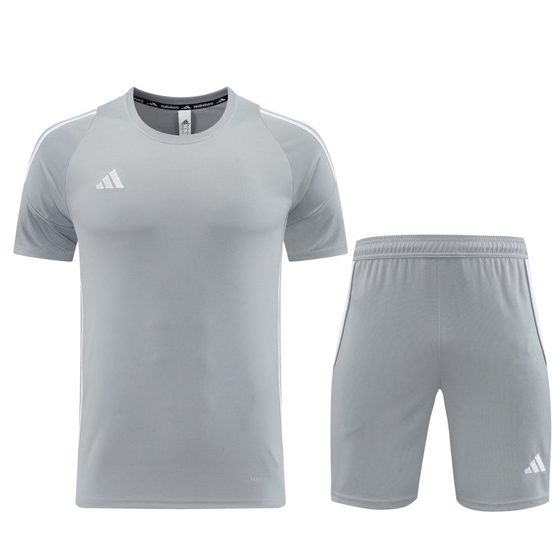 Adidas Set Herren Trikot und Shorts