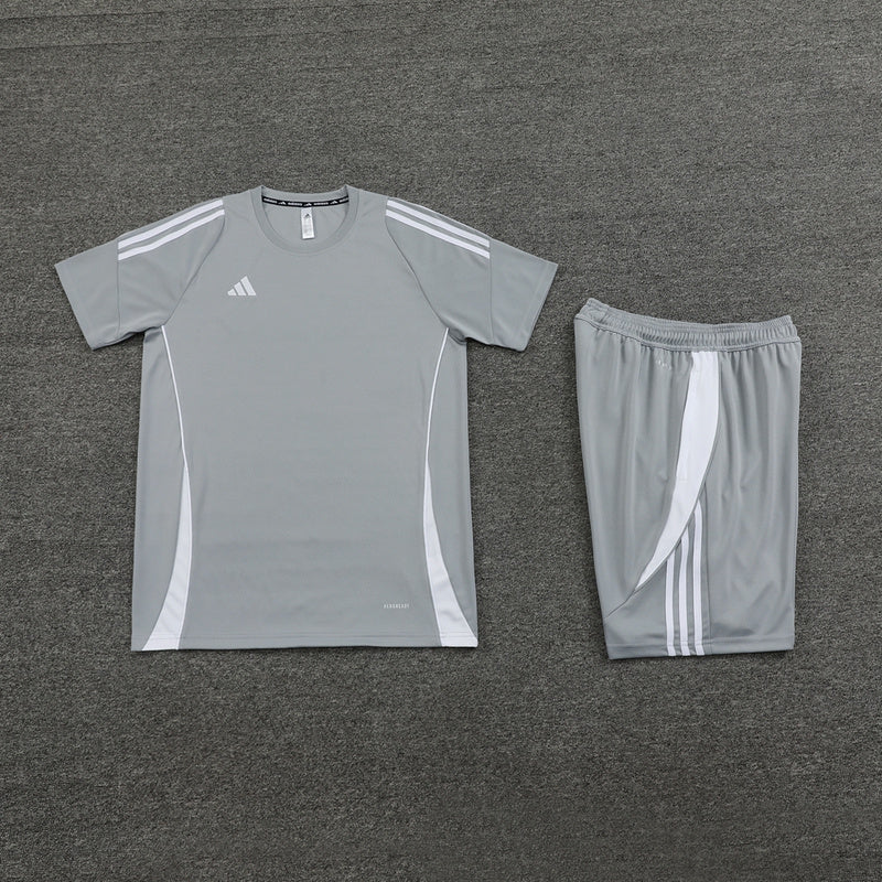 Adidas Set Herren Trikot und Shorts