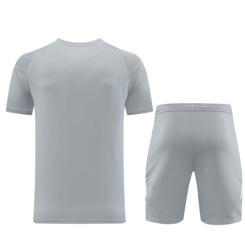 Adidas Set Herren Trikot und Shorts