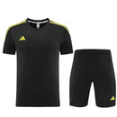 Adidas Set Herren Trikot und Shorts