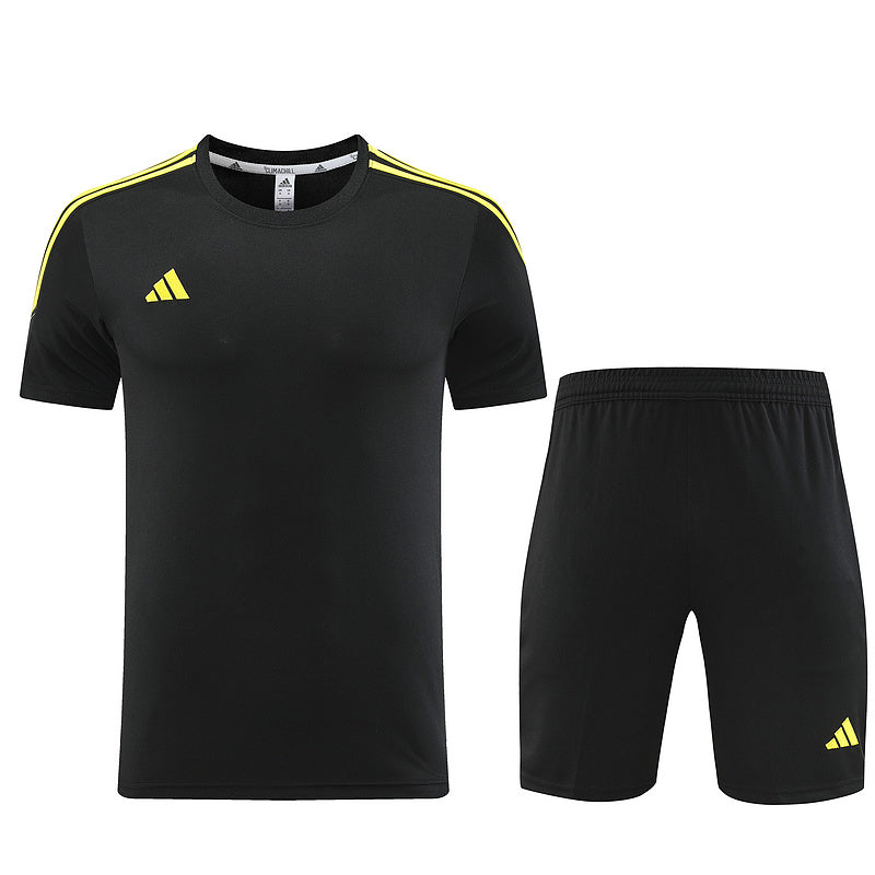 Adidas Set Herren Trikot und Shorts