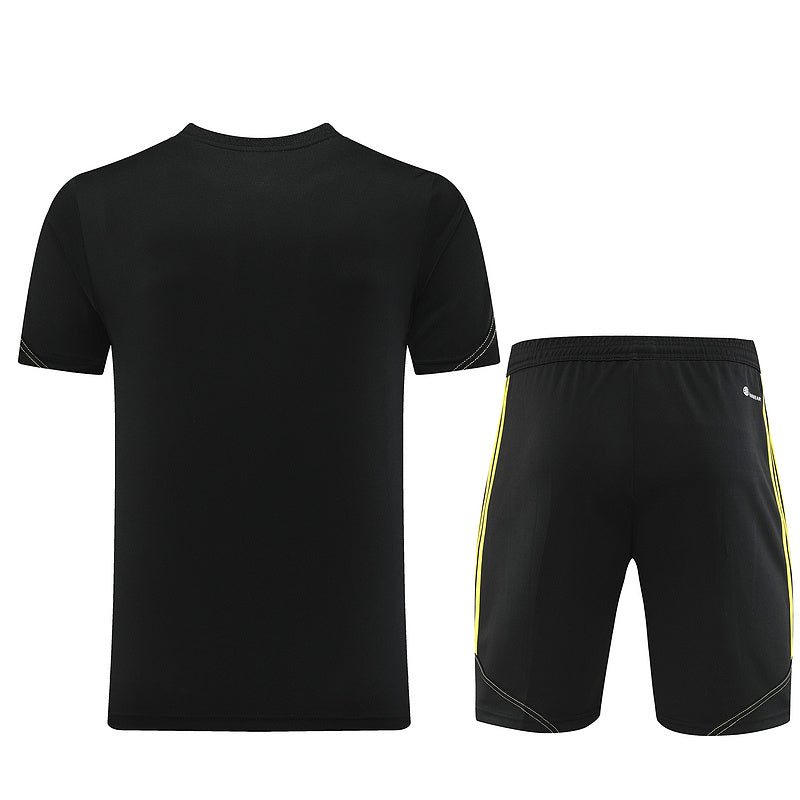 Adidas Set Herren Trikot und Shorts