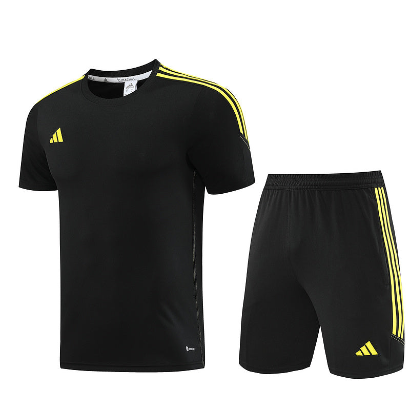 Adidas Set Herren Trikot und Shorts