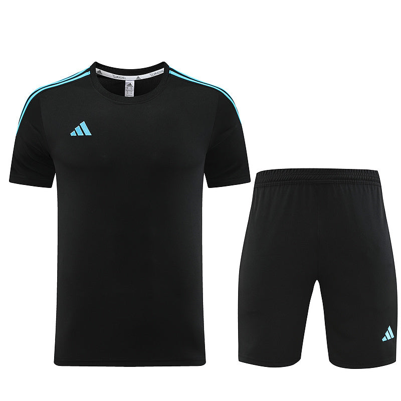 Adidas Set Herren Trikot und Shorts