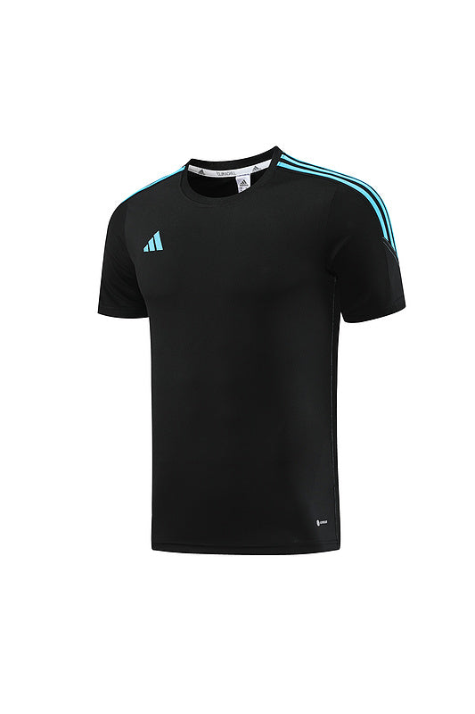 Adidas Set Herren Trikot und Shorts
