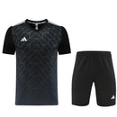 Adidas Set Herren Trikot und Shorts