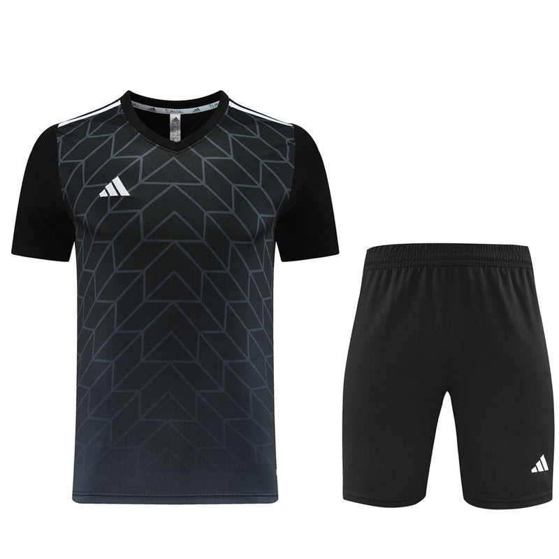 Adidas Set Herren Trikot und Shorts