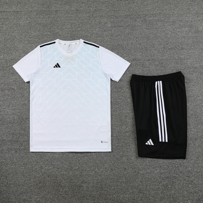 Adidas Set Herren Trikot und Shorts