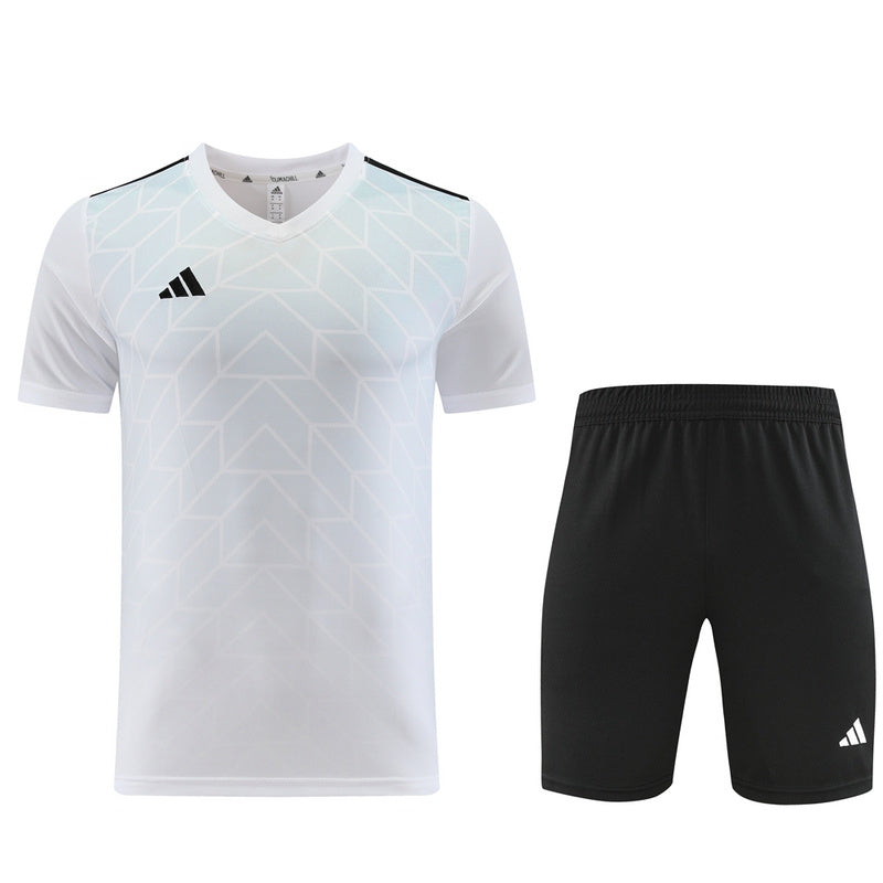 Adidas Set Herren Trikot und Shorts