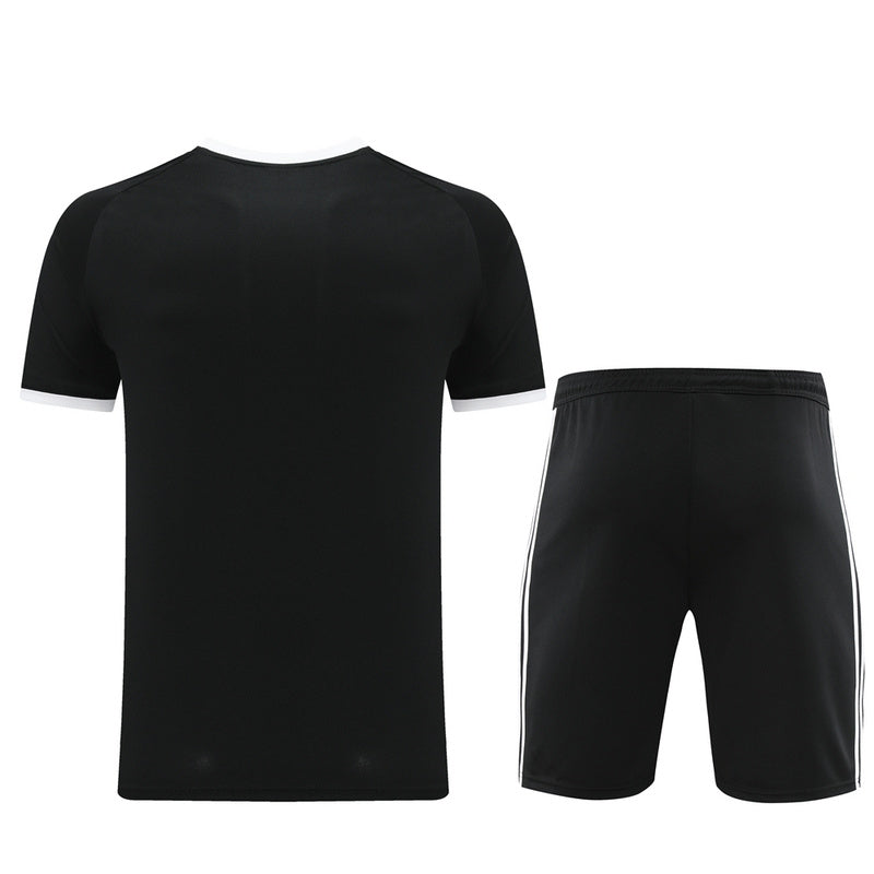 Adidas Set Herren Trikot und Shorts