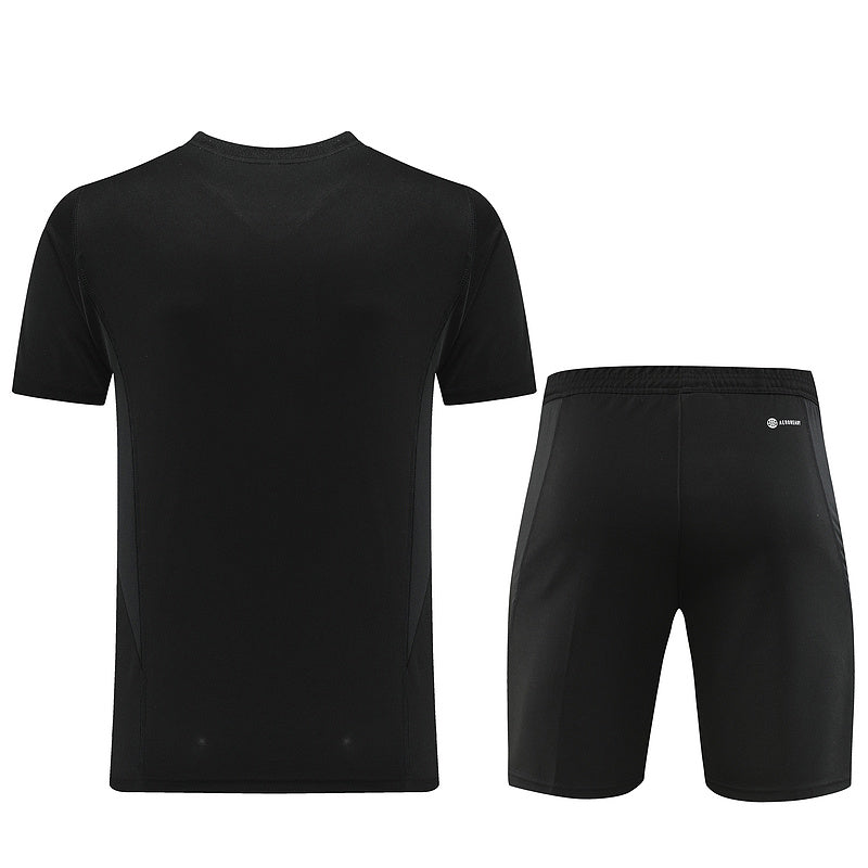Adidas Set Herren Trikot und Shorts