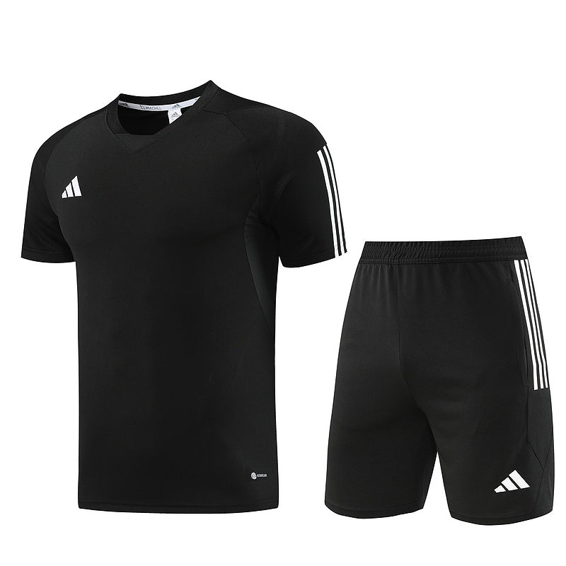 Adidas Set Herren Trikot und Shorts